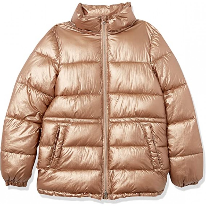 Женская толстая пуховая куртка с металлическим серо-коричневым поясом и шнурком